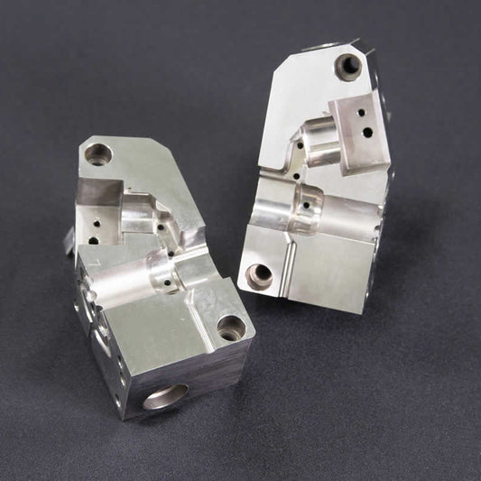 プラスチック流し込み 金型